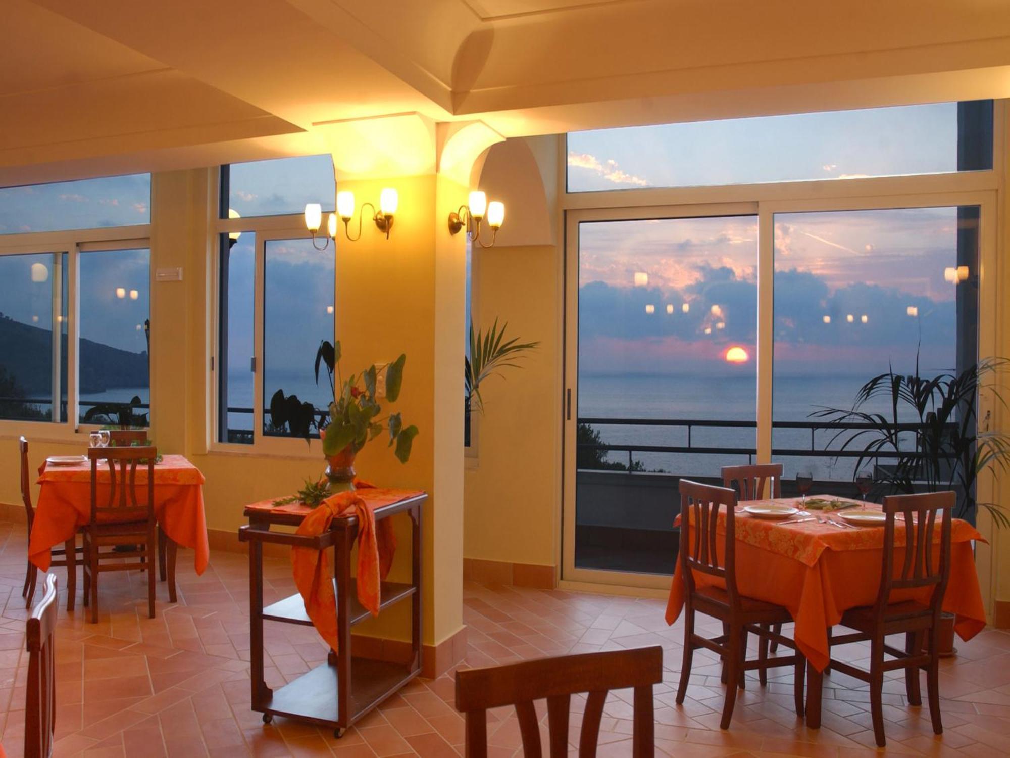 Hotel Baia 팔리누로 레스토랑 사진